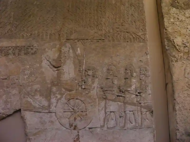 Four-pointed cross inside a circle as the wheel of a carriage